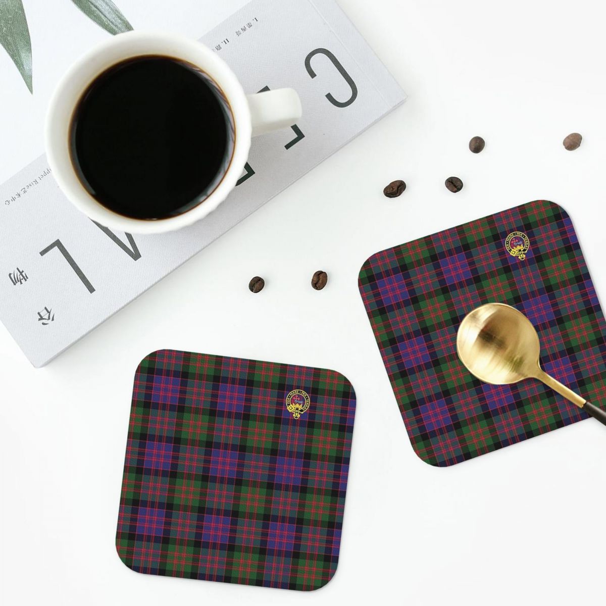 Macdonald Coffee & Espresso Equipment - マクドナルドとマクドナルド氏族のタータンチェック柄バッジ付きコースター、フェリーコースター製PVCレザープレースマット、コーヒーマット、ダイニングパッド、6枚セット